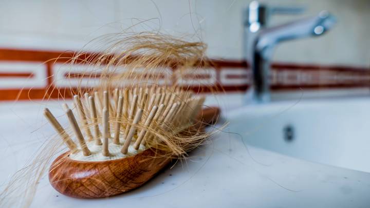 Здравствуй, лысина? У переболевших ковидом выявили неприятное последствие