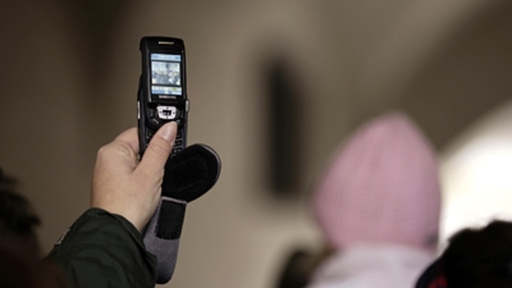 Дефицит кнопочных телефонов в России связали с пандемией