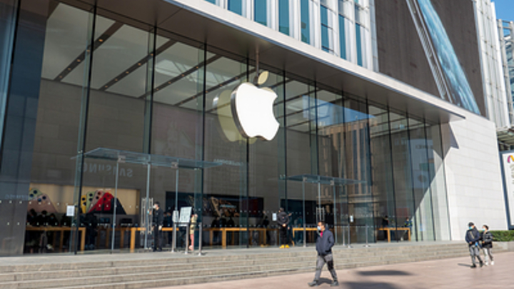 Власти России пытаются договориться с Apple о предустановке российского ПО на iPhone