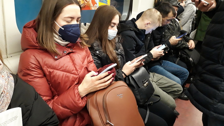 Облава на дорогах: в городском транспорте Екатеринбурга начали охоту на безмасочников