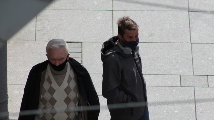 Пик остался позади? Учёные представили две модели развития эпидемии в России