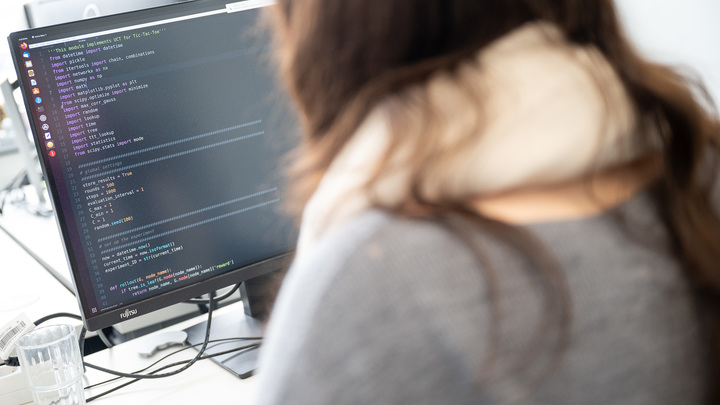 Нейросети вытеснят человека? В Петербурге высказались об угрозе безработицы