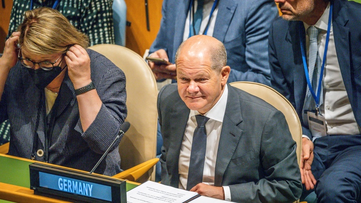 Русский сенатор одёрнул Шольца за слова о референдумах