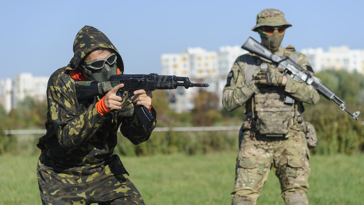 Неонаци выдала повязка. Новое страшное видео из Купянска разоблачено