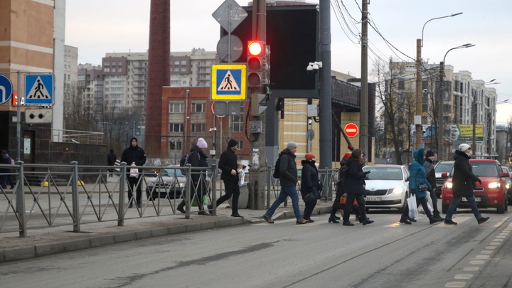 В Петербурге поставят 50 новых светофоров
