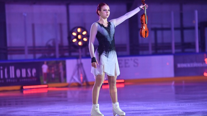 Фигуристка Александра Трусова выпустила песню Я не кукла