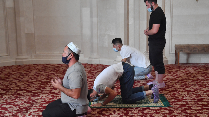 Джума-намаз: Коллективная молитва мусульман еженедельно доставляет неудобства новосибирцам