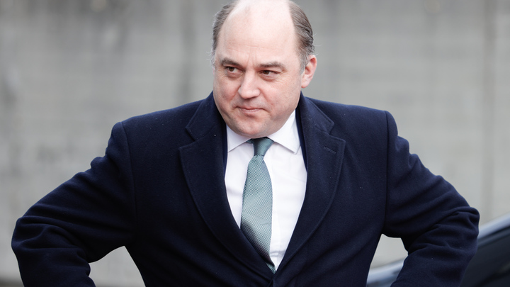 Глава Минобороны Британии Уоллес сравнил Путина с Николаем I и пообещал его “пнуть”