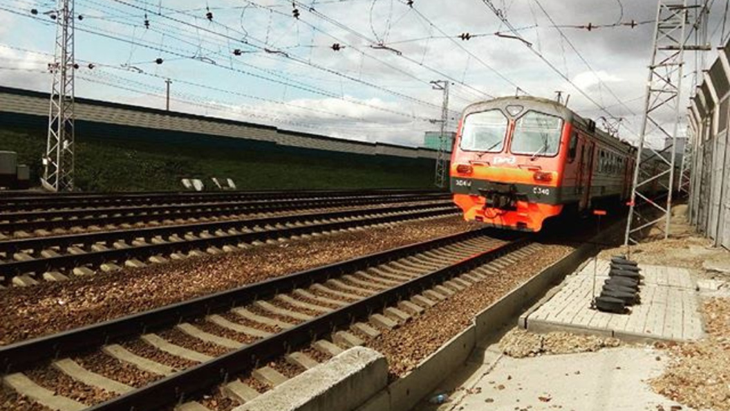 Электричка новосибирск коченево. Новые электрички. В Новосибирске железнодорожные пути. Коченёво Новосибирская область электричка. 43 Км электричка фото.