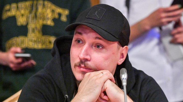 Ударил девушку и набил на лбу 666 - попал в топ, зачитал рэп о России - сразу в бан