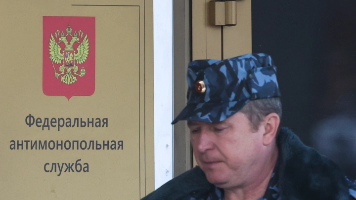 Бензин бьёт по карману: ФАС начала расследование завышенных цен на заправках