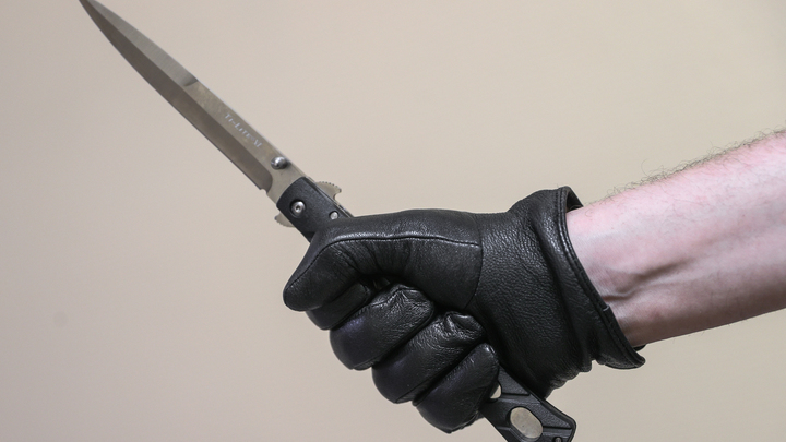 Ножом за бургер: Русский осадил подростка-мигранта и получил подлый удар в сердце. Где ещё двое?