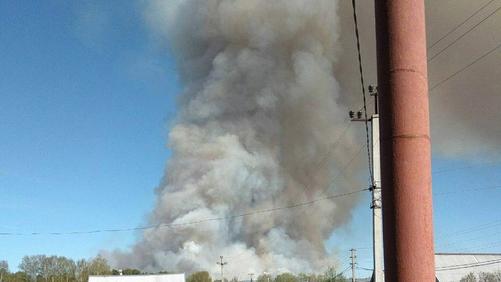 ВСУ при отступлении подожгли многоэтажный дом с людьми
