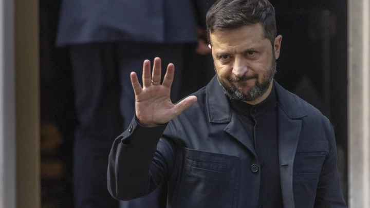 Никакого переворота не надо: Экс-депутат Рады назвал гарантированный способ отстранить Зеленского от власти