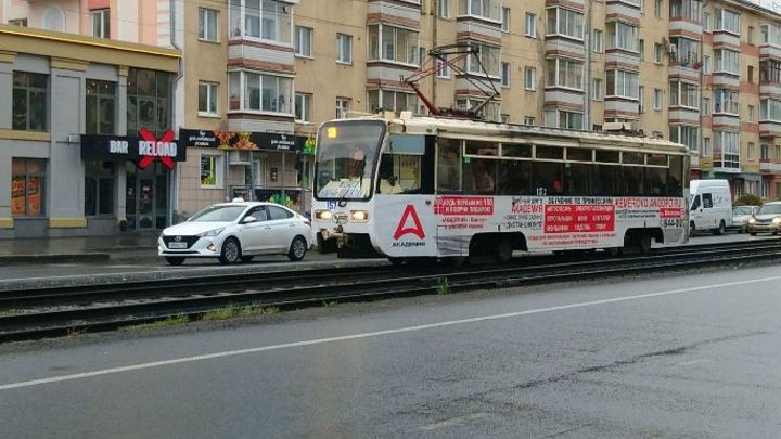 Власти Кемерова ответили на жалобу горожан на разбитые трамвайные перекрестки
