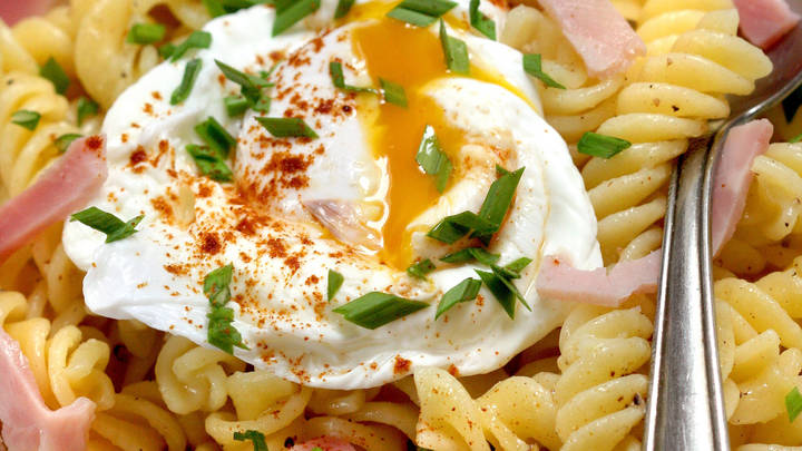 Эндокринолог Зухра Павлова рассказала, как доведение еды до полуготовности поможет в снижении веса