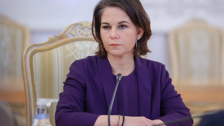 Разворот на 360 градусов - это ещё цветочки: Бербок ошарашила вторым поворотом времени. Захарова не стала молчать