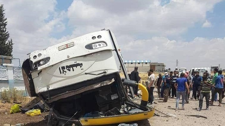 Вокруг тела и куски железа: Автобус с сирийскими военными подорвался на трассе. Жертв десятки