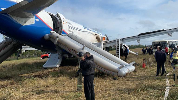 Экипаж тоже смотрел в глаза смерти: Что говорят пассажиры A320 о спасении в пшеничном поле