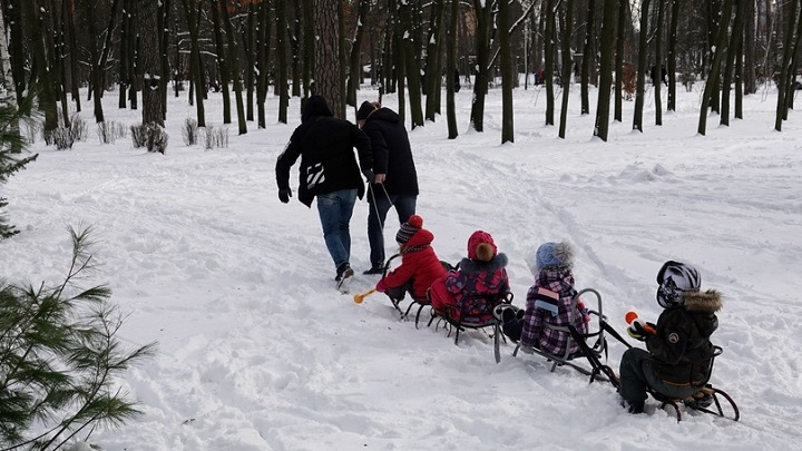 Злонамеренно рожают детей: русские семьи встали чиновникам поперек горла