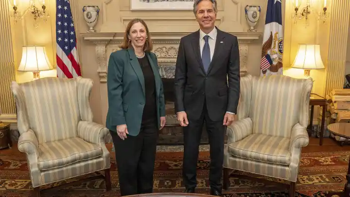 Посол США Линн Трейси закончила работу в России, попрощавшись строками из Пушкина