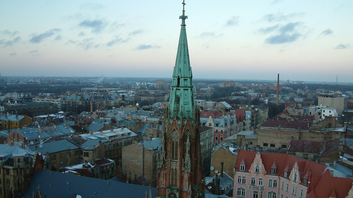 Угнетает даже спрей для носа: Жительница Латвии устроила скандал из-за русской надписи на лекарстве