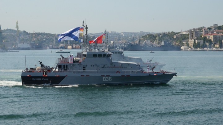 В Севастополе объяснил громкие звуки в городе учебными стрельбами