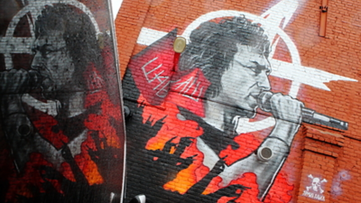 Устюгов рассказал, как Кинчев и Горшок ругались из-за пририсованных усов на плакате