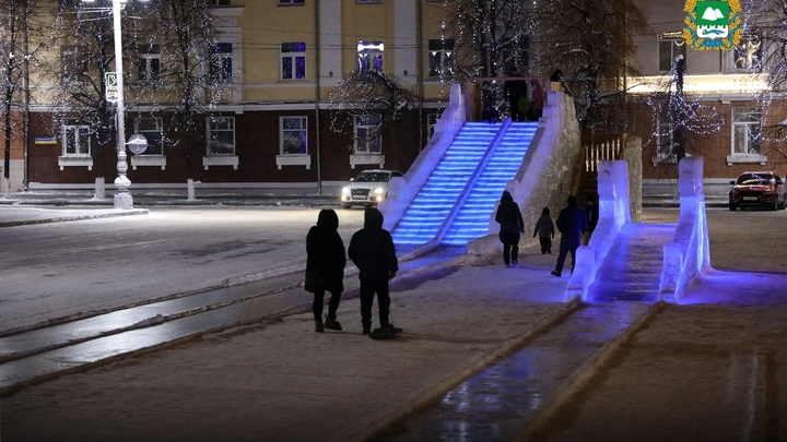 В Кургане жители пожаловались на комендантский час на главной площади