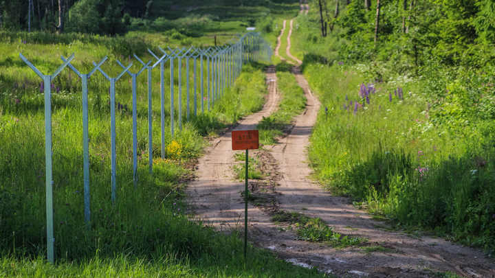 В толпе были и русские: Литва подняла разговор о мигрантах с представителем России