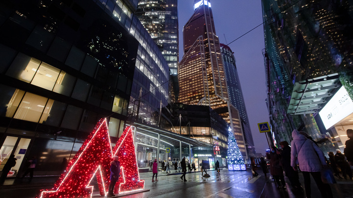 Нападение мигрантов на полицейских в Москве попало на видео