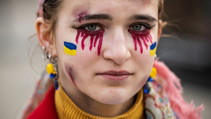 Боевики ВСУ взяли штурмом хостел в Одессе: женщин избили под крики детей