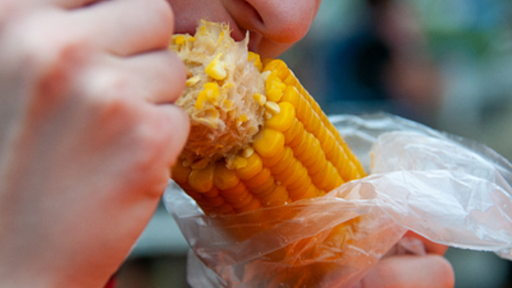 Никогда не делайте это во время еды. Эксперт подтвердил совет классика