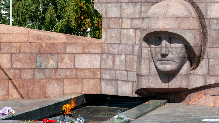 Азербайджан объявил войну памятникам советским воинам: Ответ России не заставил себя долго ждать