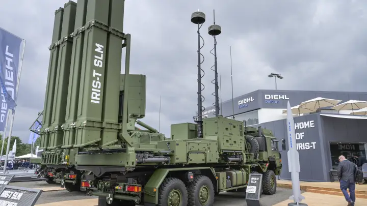 Киев пускает в расход штучных специалистов: Техников IRIS-Т отправляют в пехоту