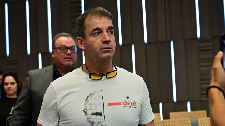 В лицо об этом никто не скажет: Фотографию Дмитрия Певцова убрали со стены Ленкома