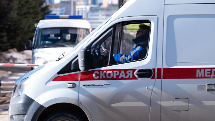 Стена рухнула при демонтаже пристройки к магазину в Москве и придавила рабочего