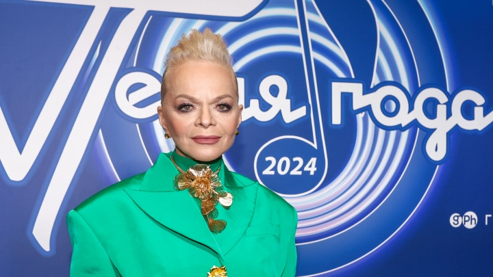 Лариса Долина круто ответила, не обратив внимания на хихиканье Максима Галкина*