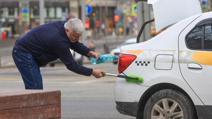 Названо примерное число нелегальных водителей такси в России: Штрафы для агрегаторов - как слону дробина