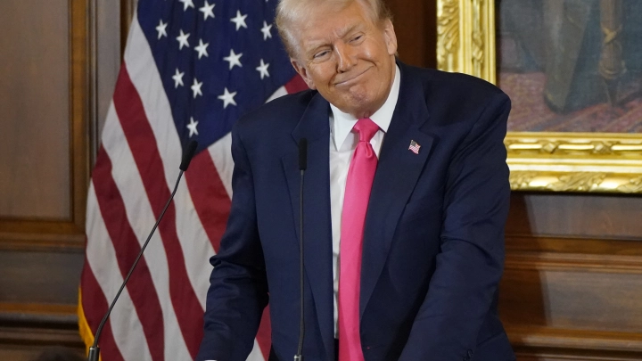 Жириновский американского разлива, но с важным отличием: Грядёт большое разоблачение Трампа. Скоро он сломается