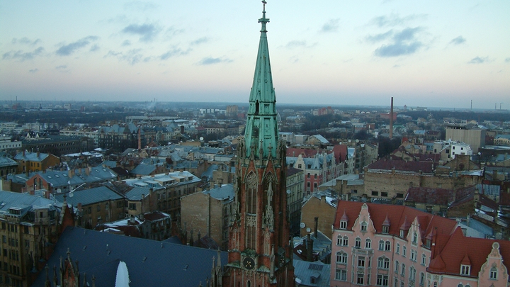 Депутат в Латвии разделил Россию и заслужил целую фуру обидных подарков