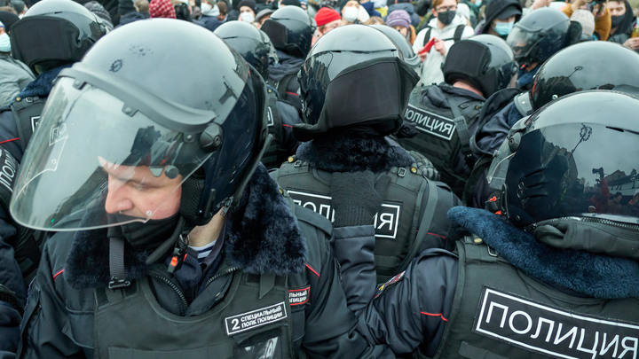 Этим негодяям плевать на Россию: Участник протестов на Болотной раскрыл обман навальнистов