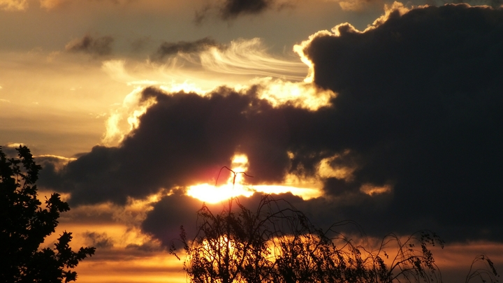На Кубани объявлено экстренное предупреждение по формированию смерчей над Черным морем