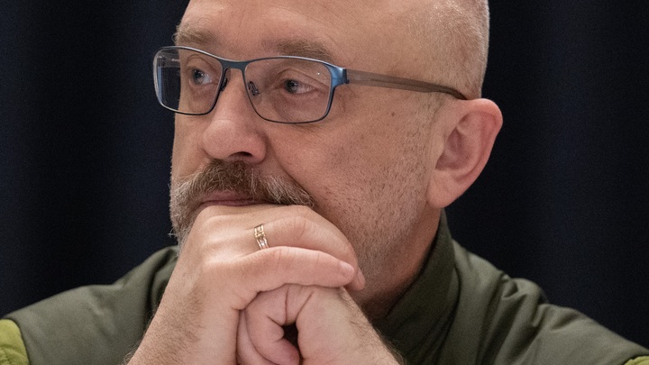 Все дороги в Москву заканчиваются в Берлине: В Twitter высмеяли главу Минобороны Украины