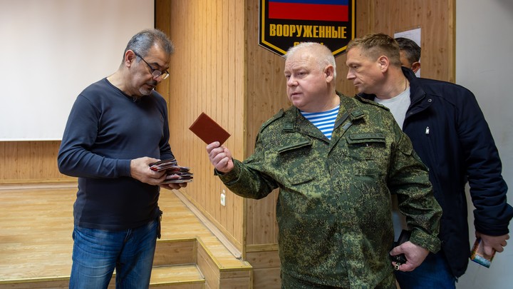 В Кремле прокомментировали просьбу яблочников издать указ о завершении частичной мобилизации