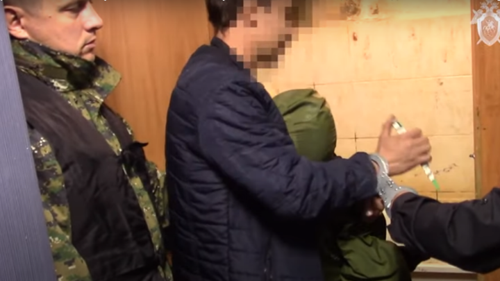 Опубликовано видео допроса обвиняемого в убийстве женщины и двух детей в Кузбассе