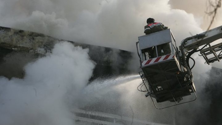 Два взрыва произошли в Москве на Каширском шоссе во время тушения склада