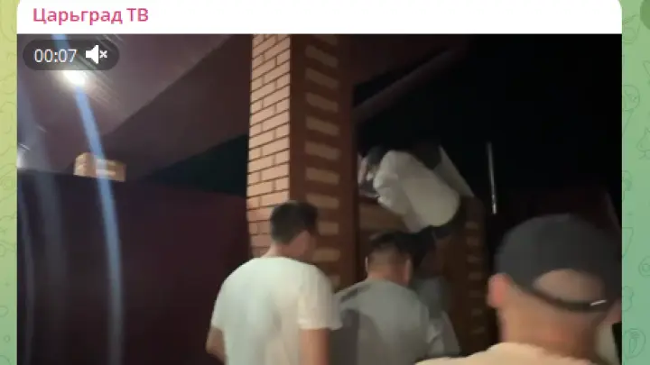 Слова ясновидящей привели к штурму дома в поисках девочек в Туве