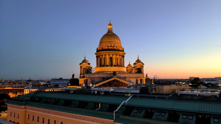 В Петербурге пранкеры выстрелили сигнальной ракетой в купол Исаакиевского собора