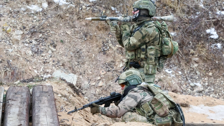 Солдаты ВСУ бегут из Горнальского монастыря, лишь бы не попасть в окружение